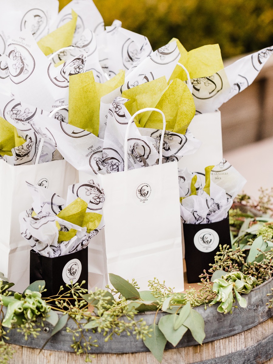 3 Ways to Use Custom Tissue Paper for Your Wedding Favors