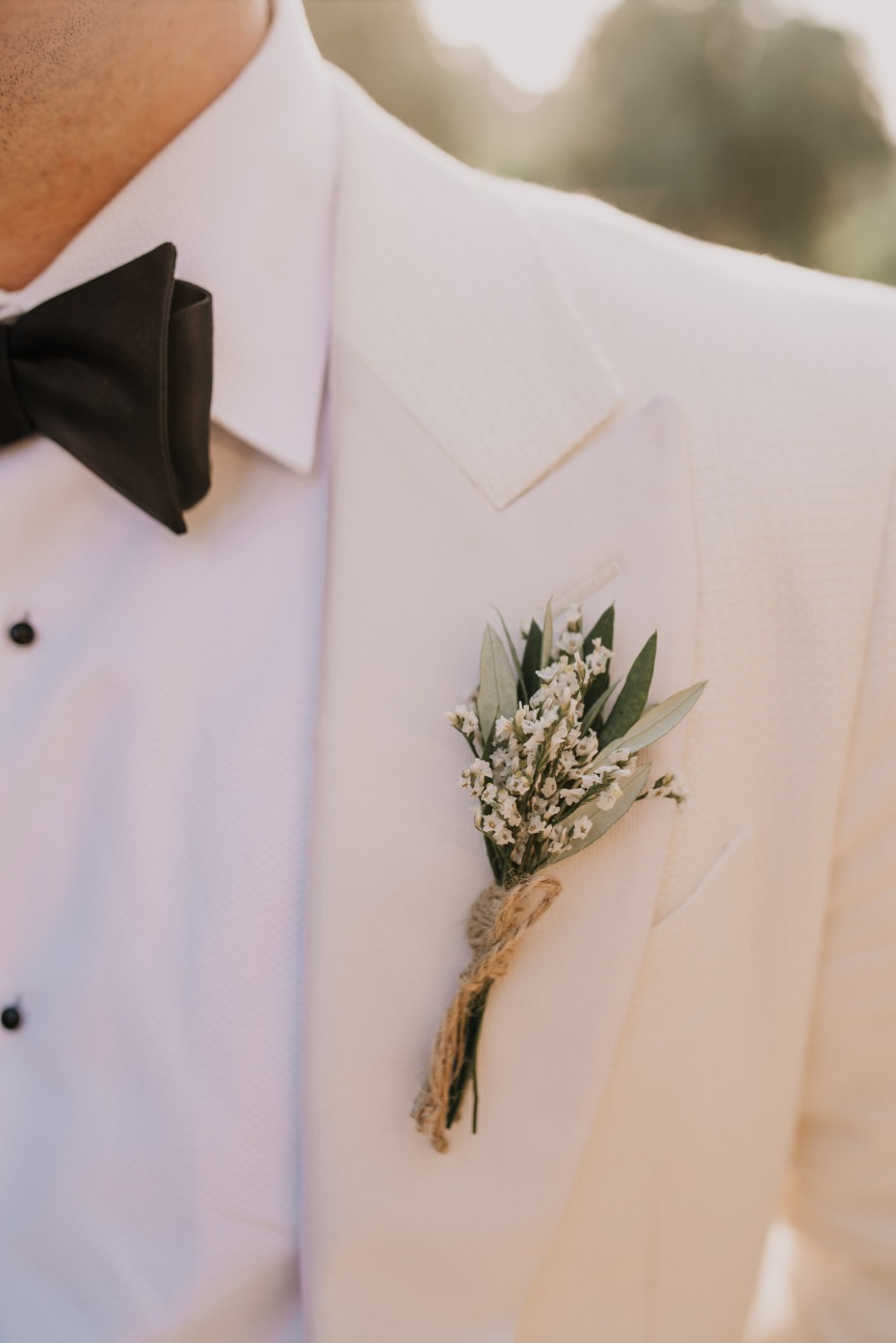 Rustic chic boutonniere