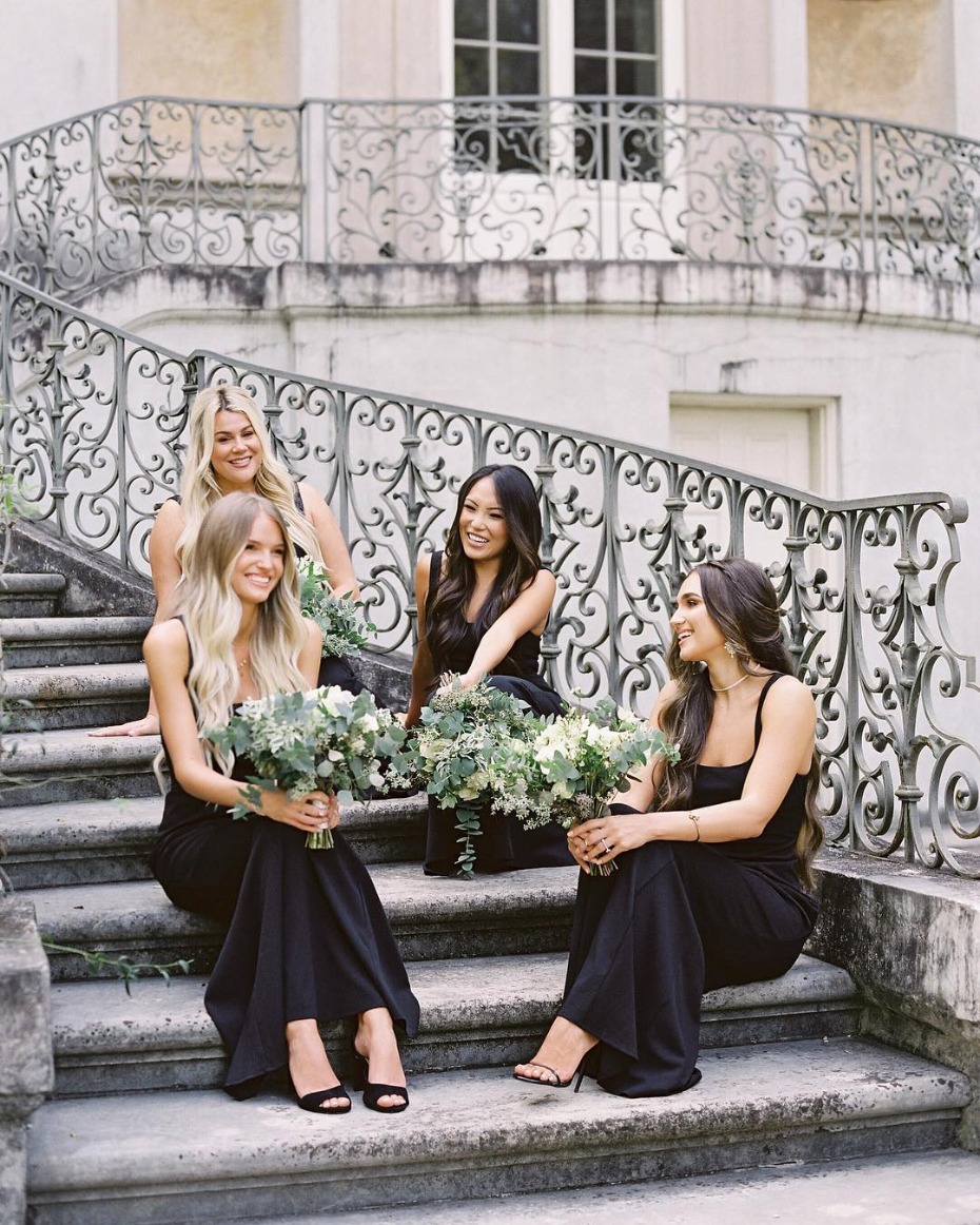 bridesmaids-in-black-on-stairs-from-showmeyourmumu