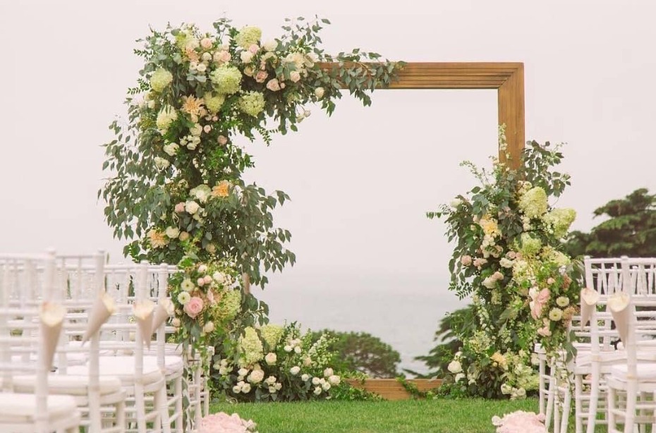 Outdoor cliffside ceremony inspiration - @shewanders
