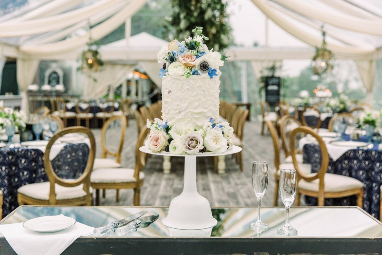 Chic mini wedding cake