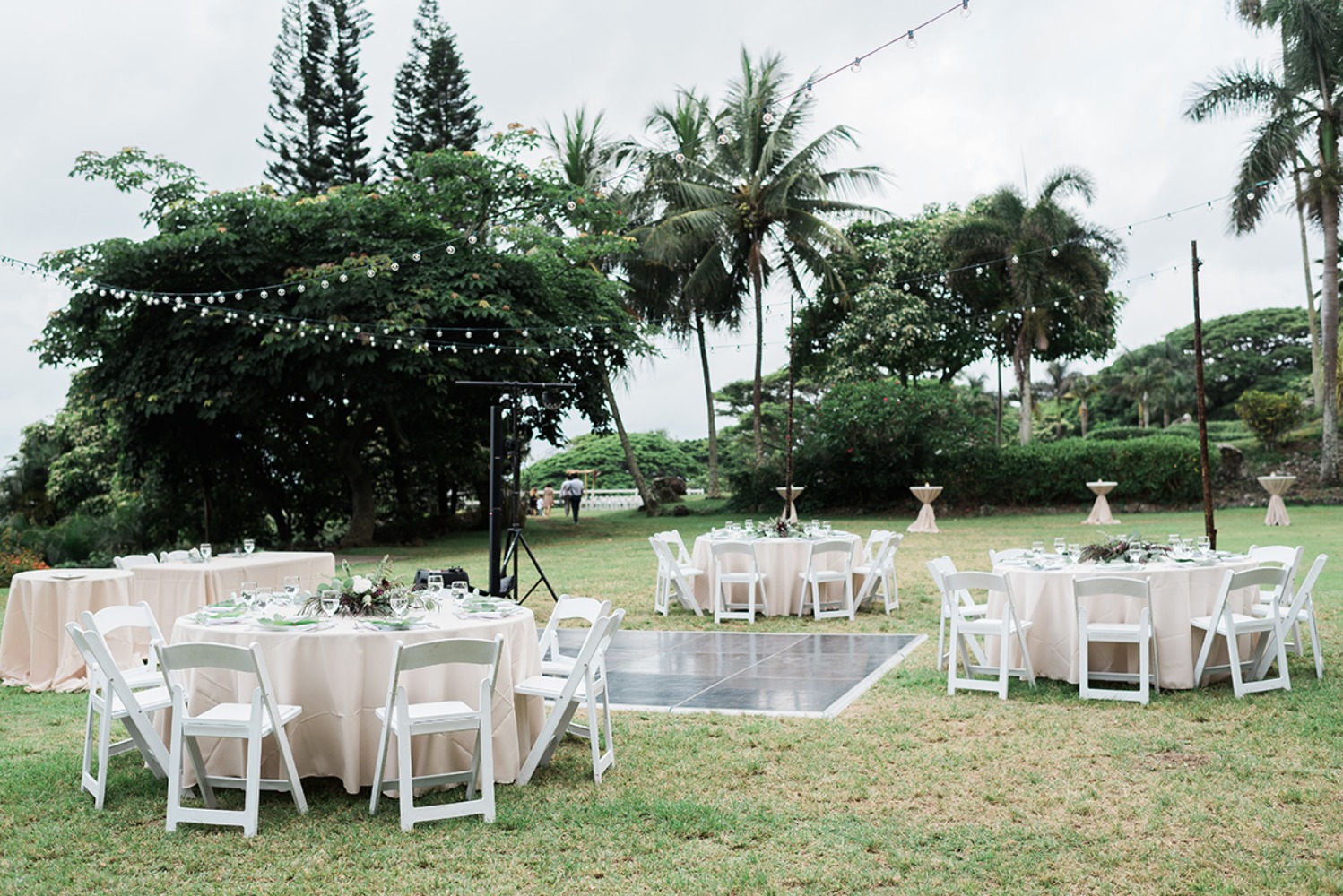 outdoor wedding reception on Hawaii