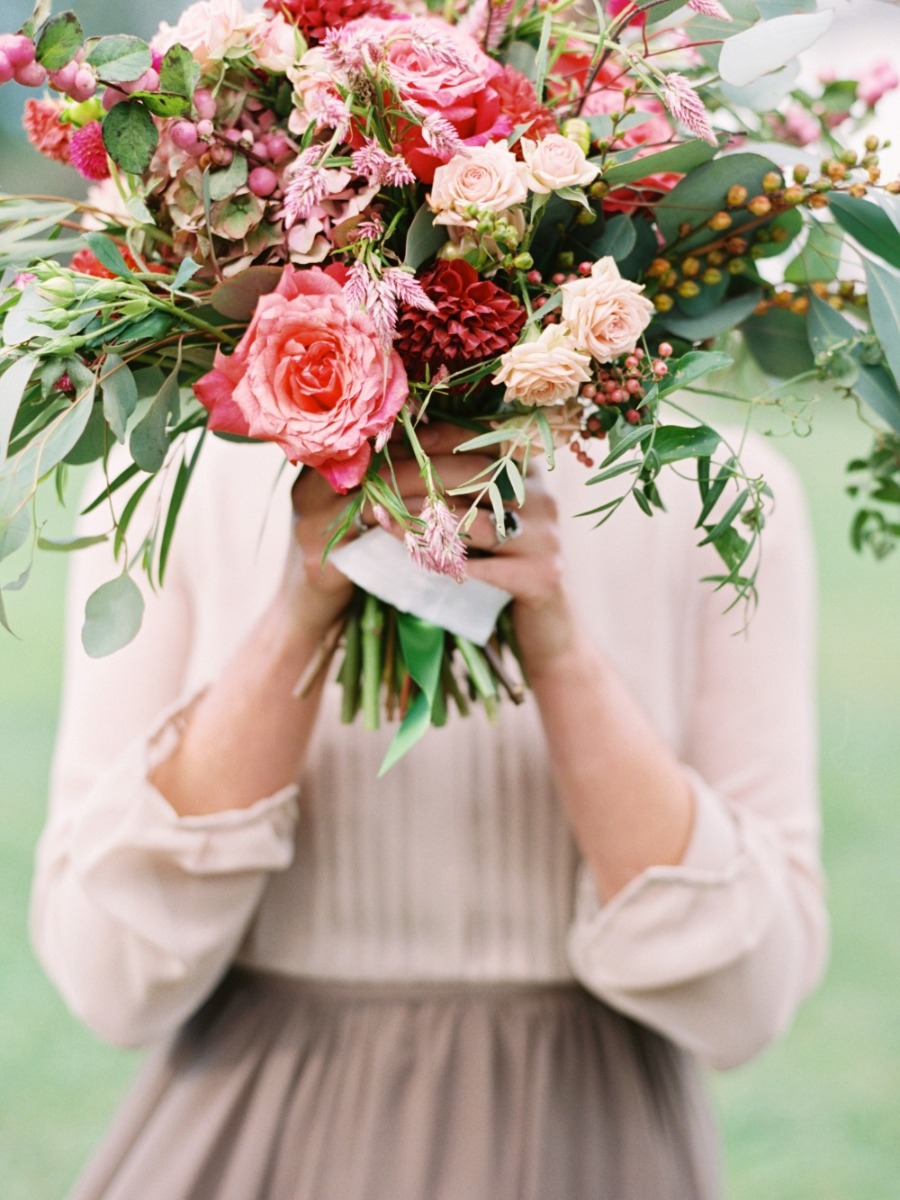 Warm and Elegant Crimson Wedding Inspired by Autumn