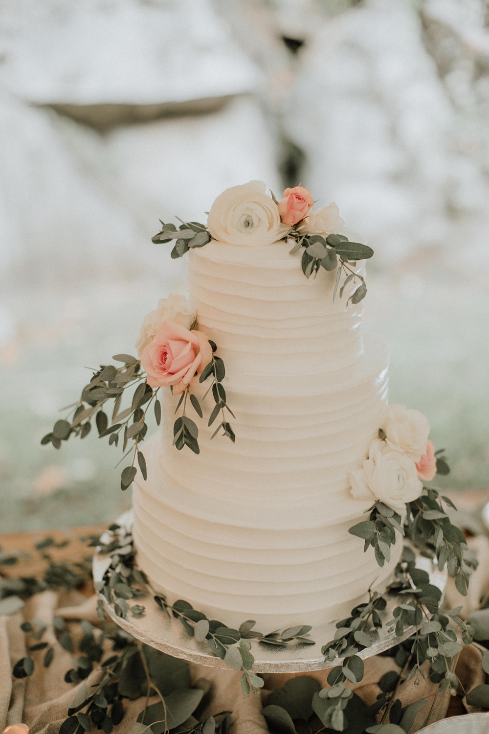 simple and elegant wedding cake