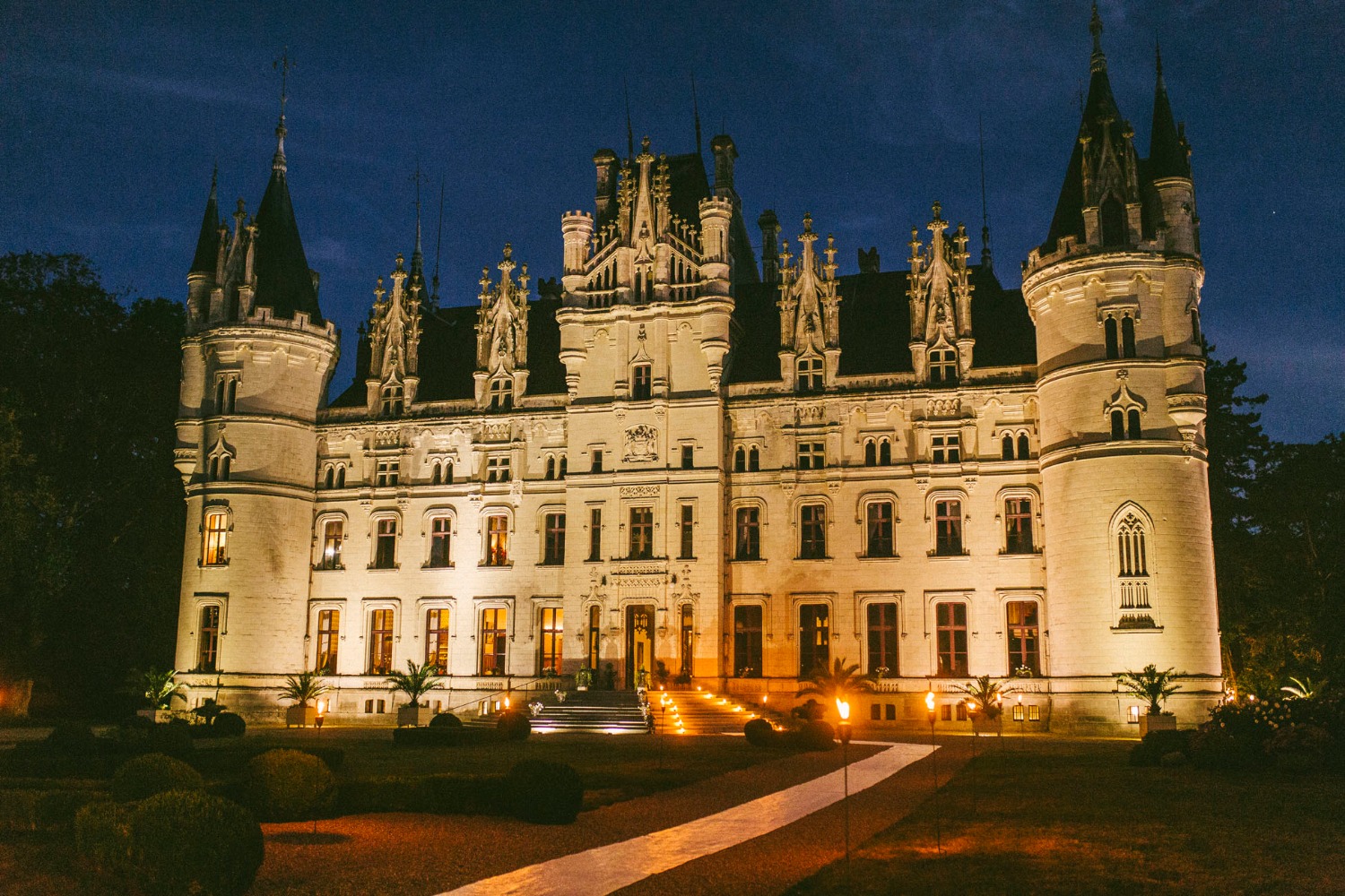 this-castle-wedding-is-mind-blowing