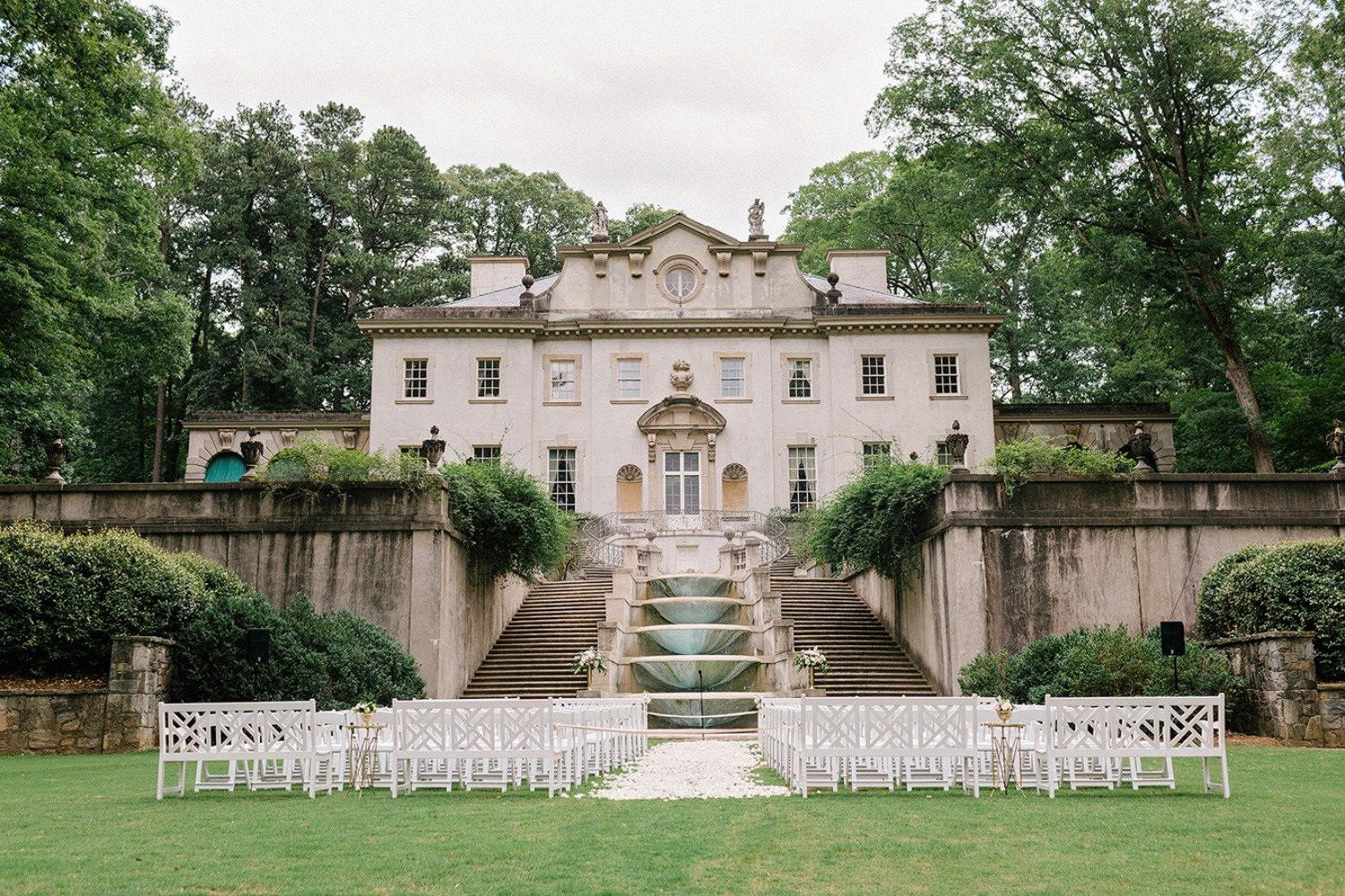 Gorgeous outdoor wedding at a mansion