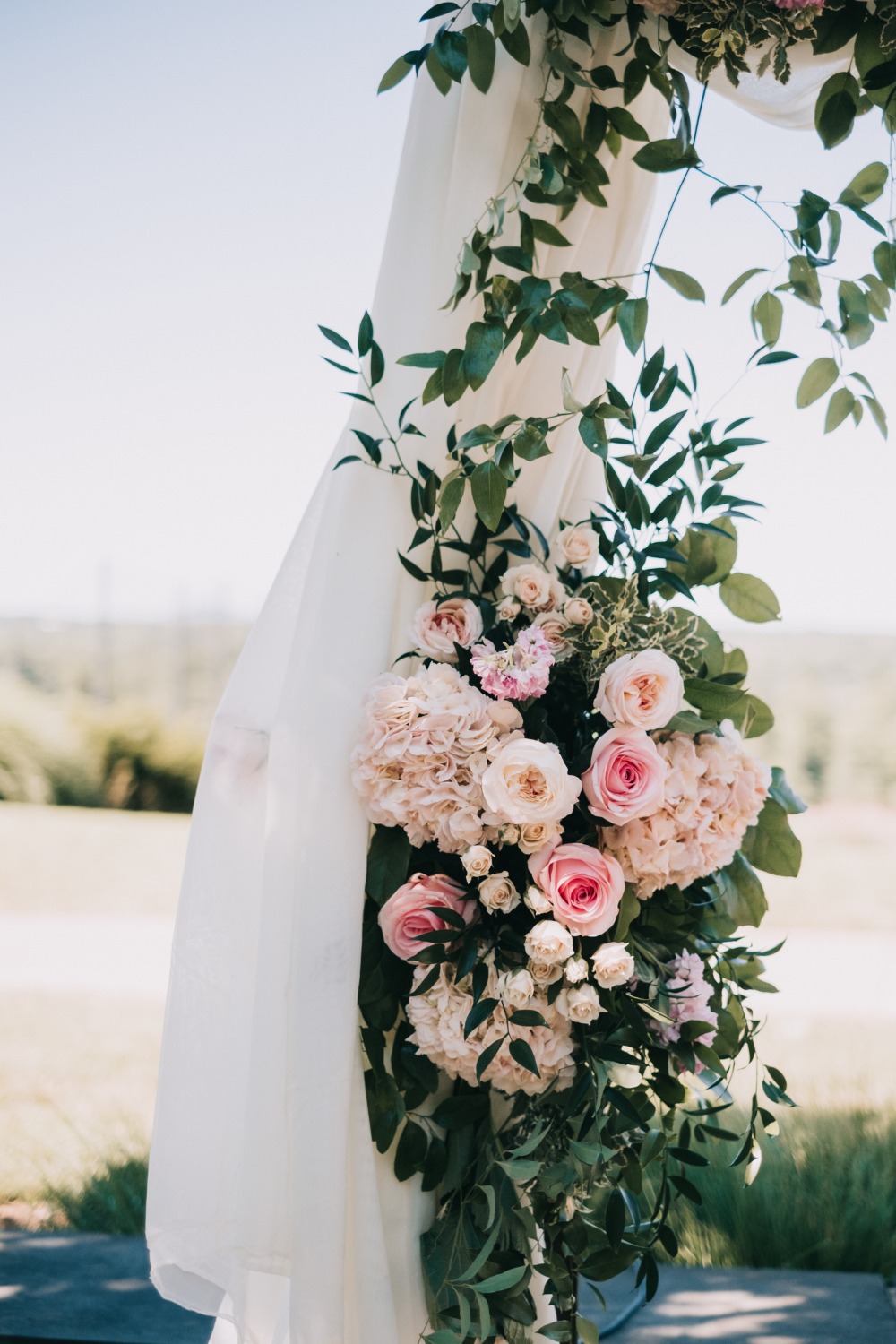 white and pink wedding flowers