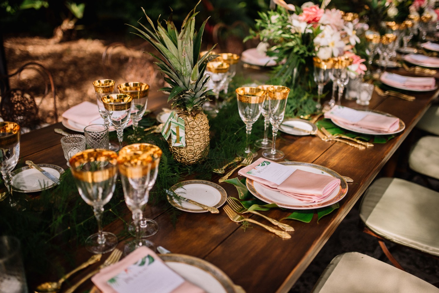tropical and gold wedding table ideas