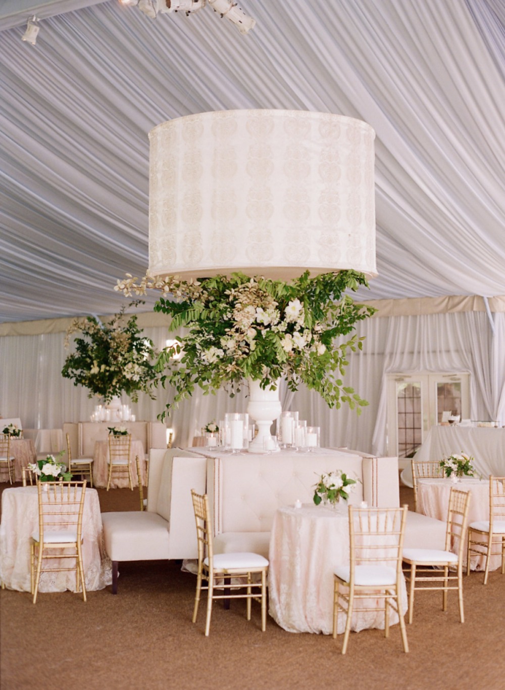 impressive southern style wedding seating and floral decor
