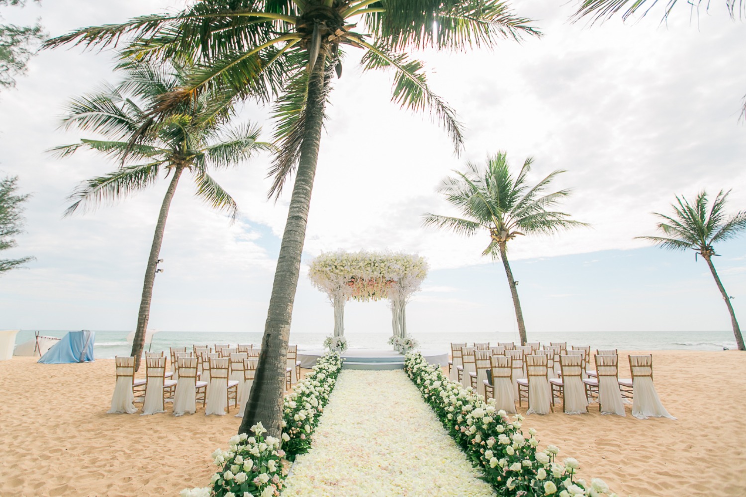 Dreamy beach wedding in Phuket