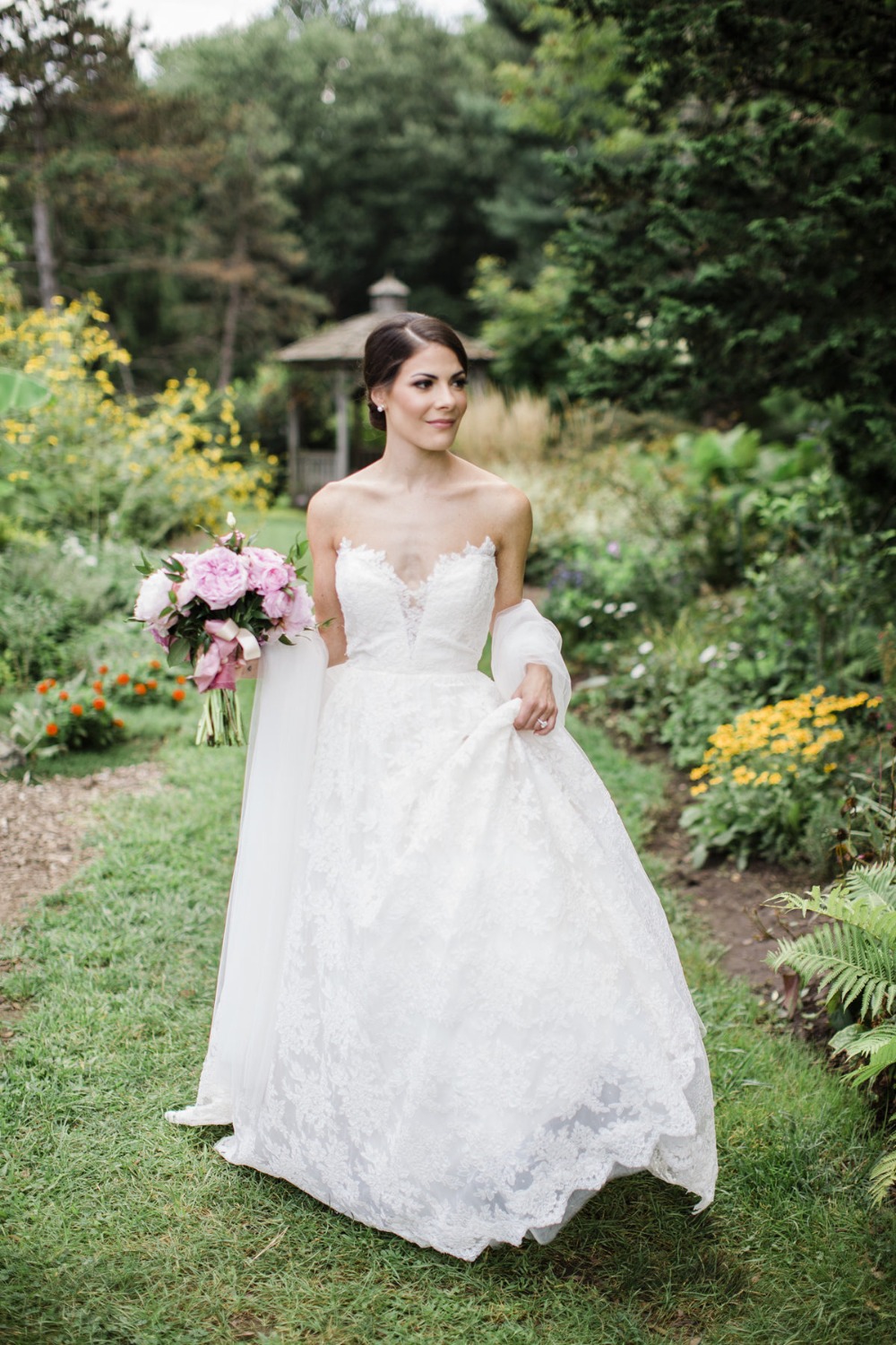 simple and chic bridal style