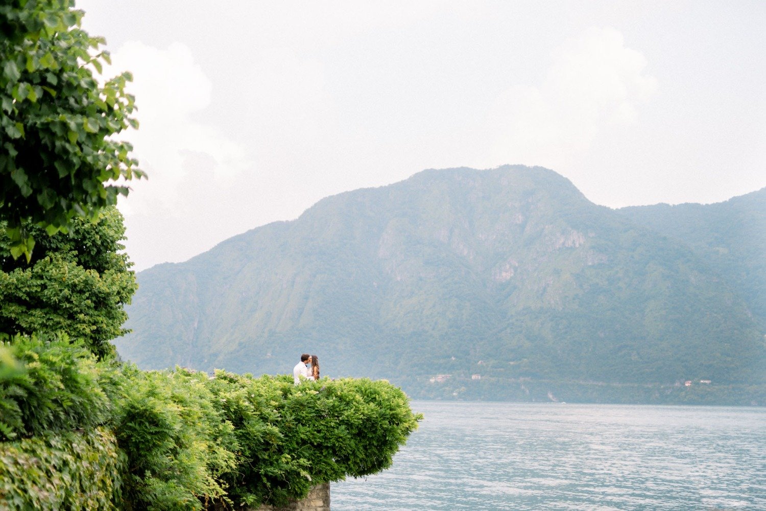 wedding couple at Lake Como Italy