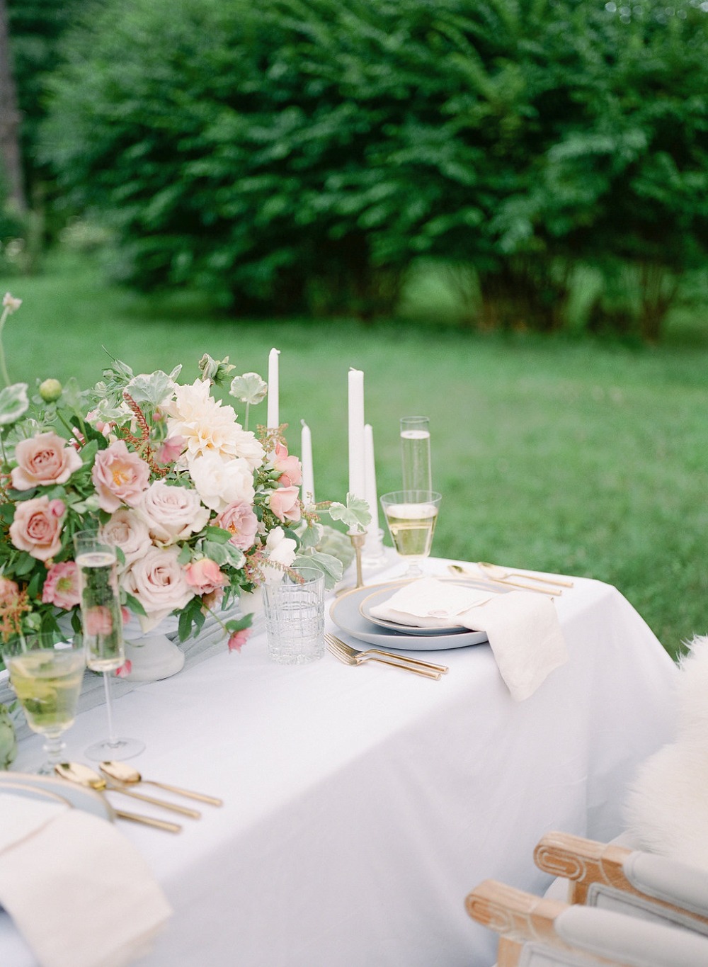 Clean and modern sweetheart table