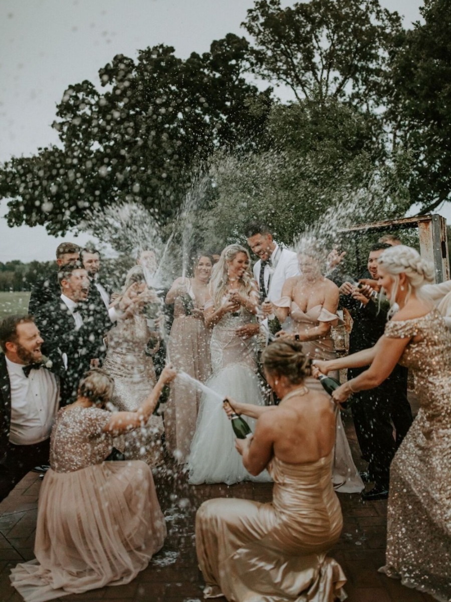 A Gorgeous Minimal White-Washed Barn Wedding in All White