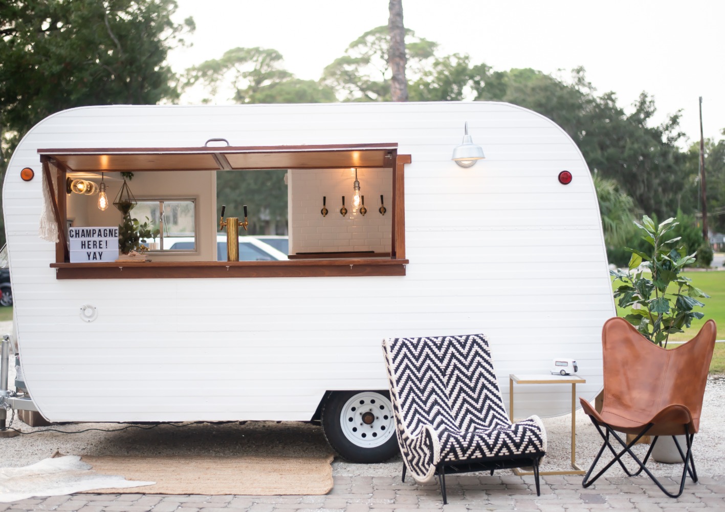 big-fake-wedding-savannah