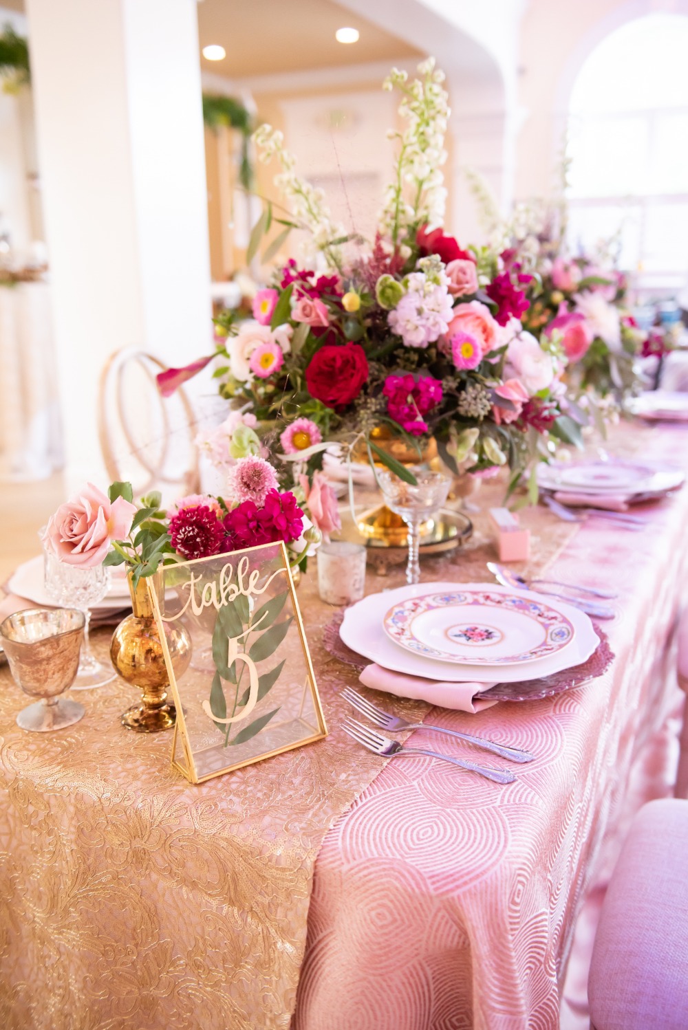 glam gold and pink wedding table