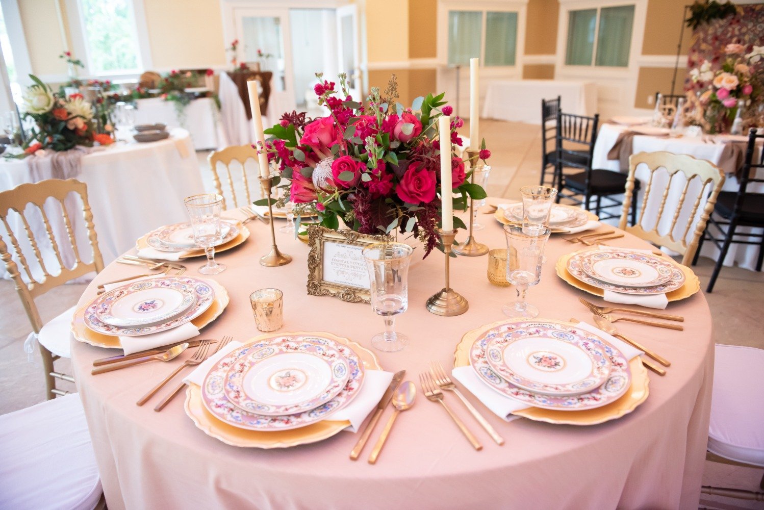 wedding table in gold and pink