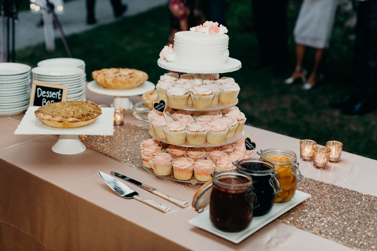 mini cake and wedding cupcakes