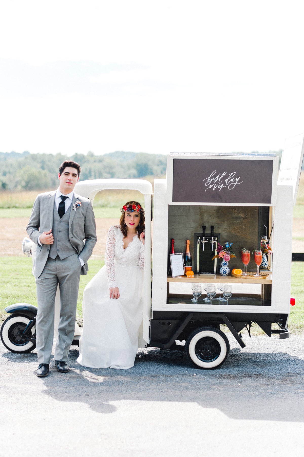 Mobile cocktail station for weddings