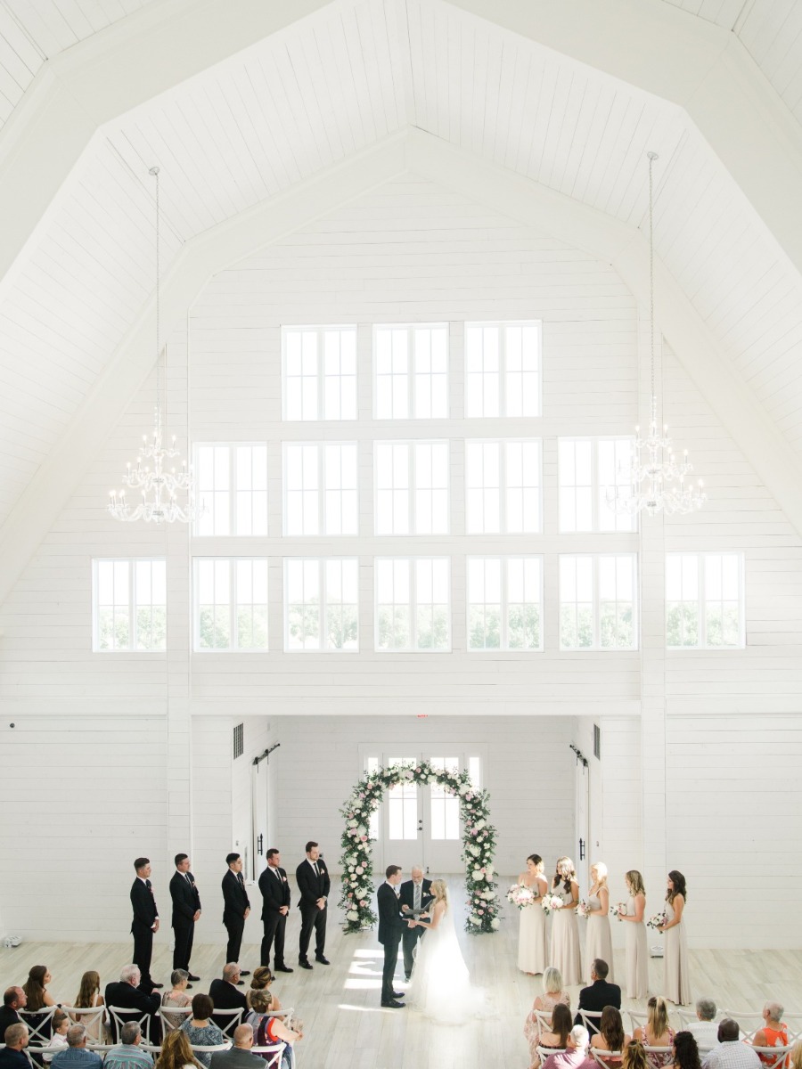 How to Have a Romantic White Barn Wedding in Texas