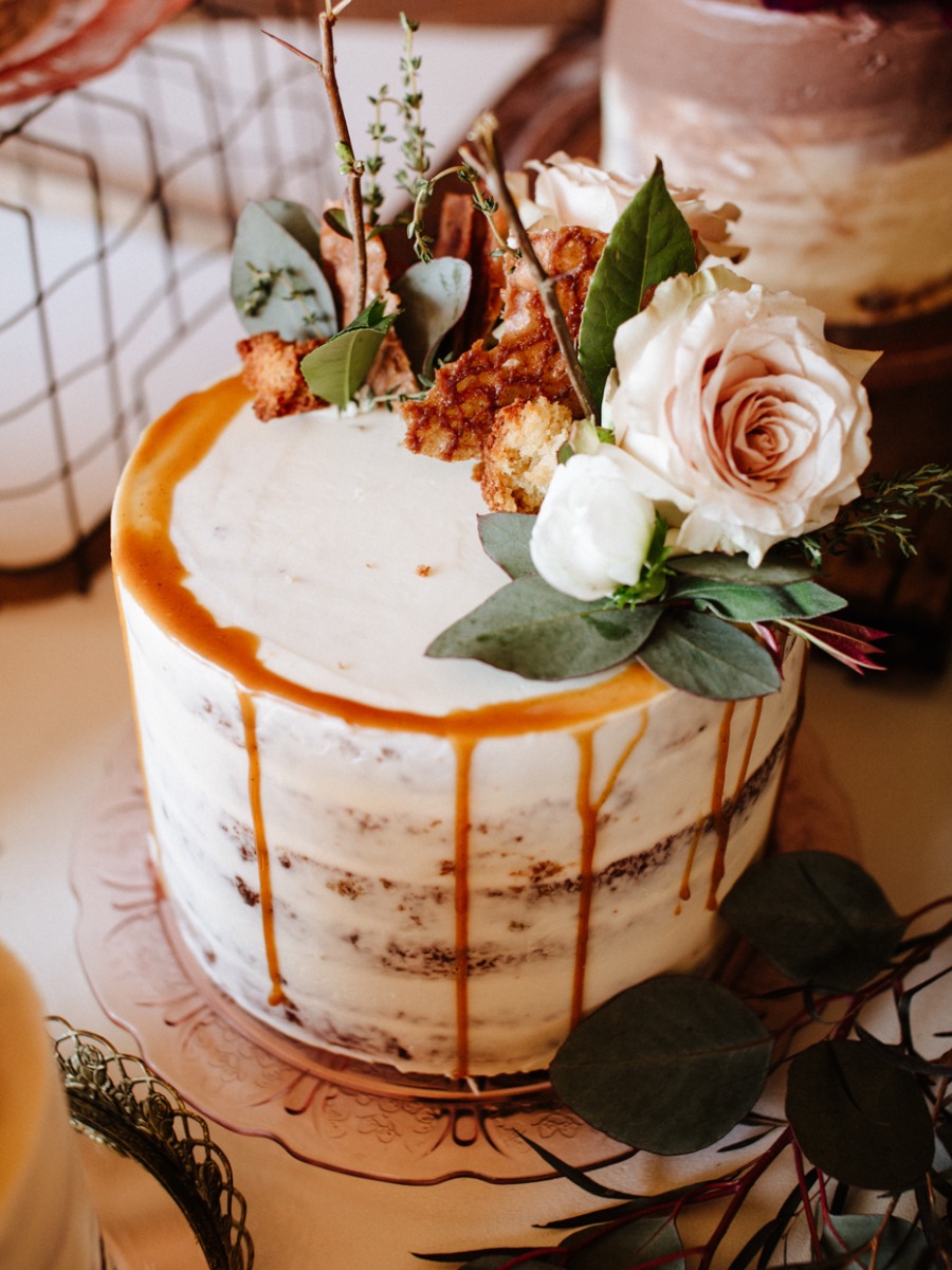 How to Have an Industrial Chic Wedding with Six Wedding Cakes