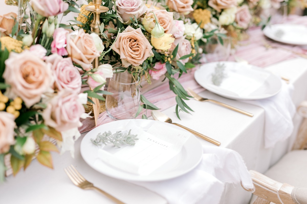 blush and gold wedding table place settings