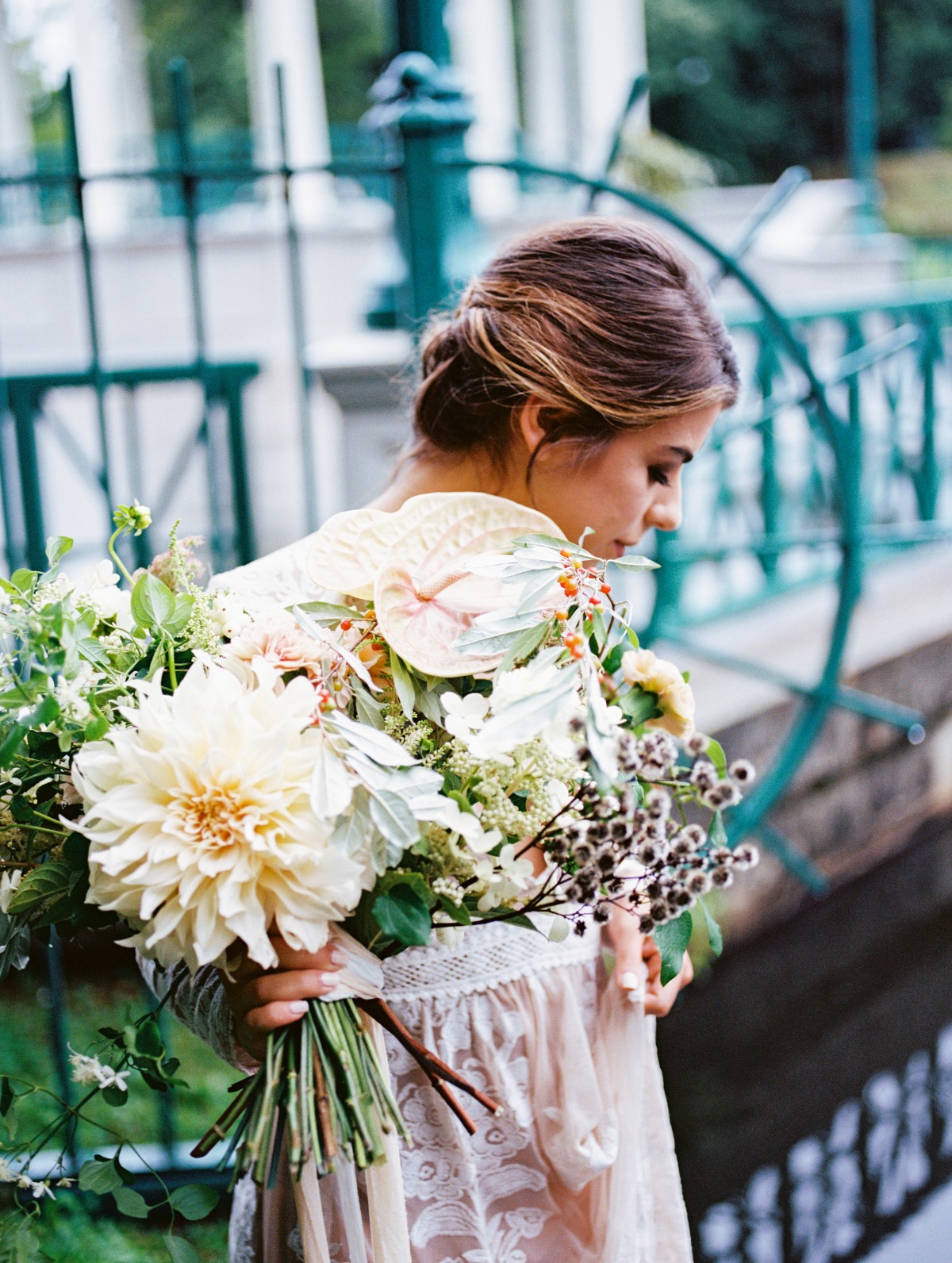 Neutral wedding bouquet