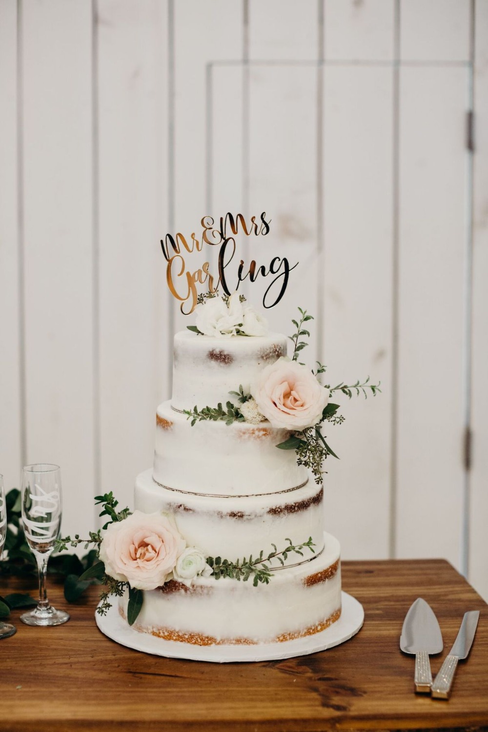 White and naked wedding cake