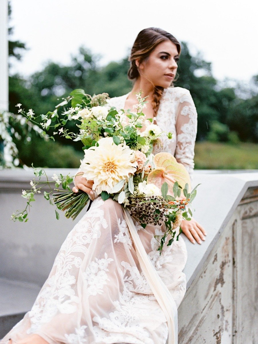 Romantic Wedding Inspiration with Stunning Neutral Florals