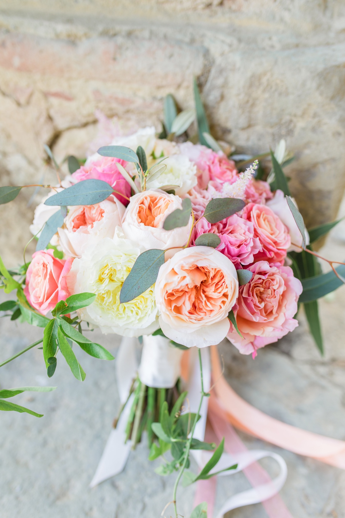 salmon-and-cream-wedding-bouquet-italy