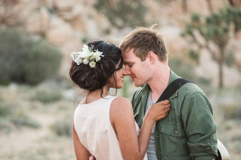 Victoria Johannson Photography Couple Forehead Touching in the Desert