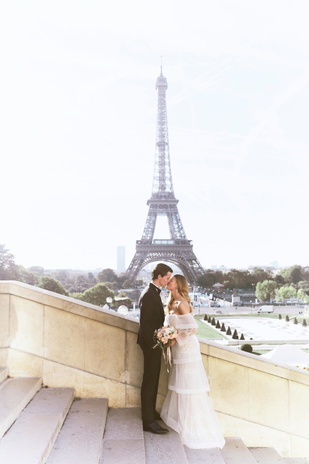 Romantic elopement in Paris