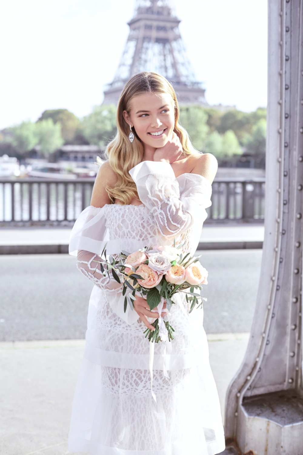 Gorgeous bridal look in Paris