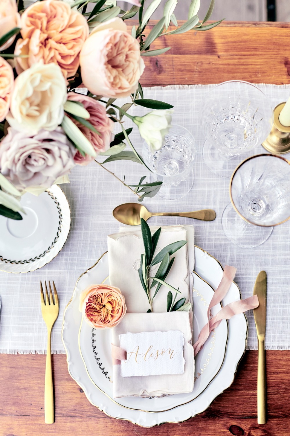 Elegant place setting for a wedding