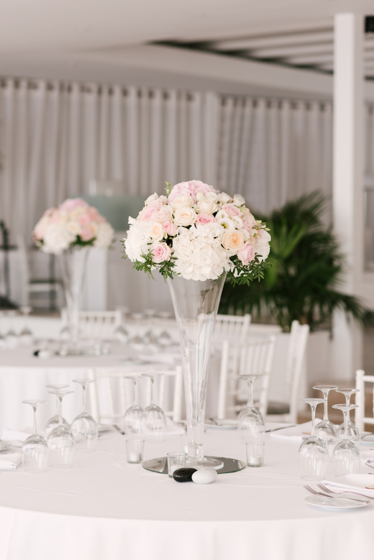 Elegant wedding table setting with floral centerpiece and glassware