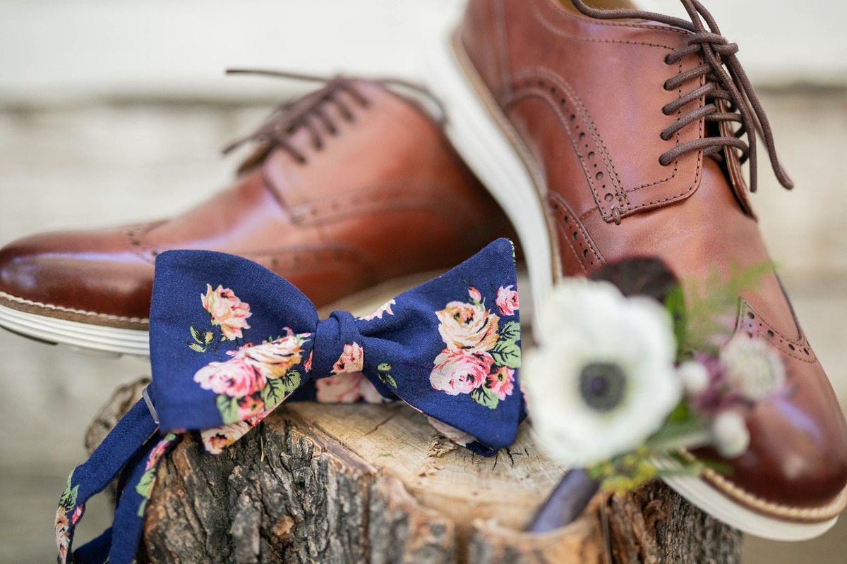 floral bow tie for the groom