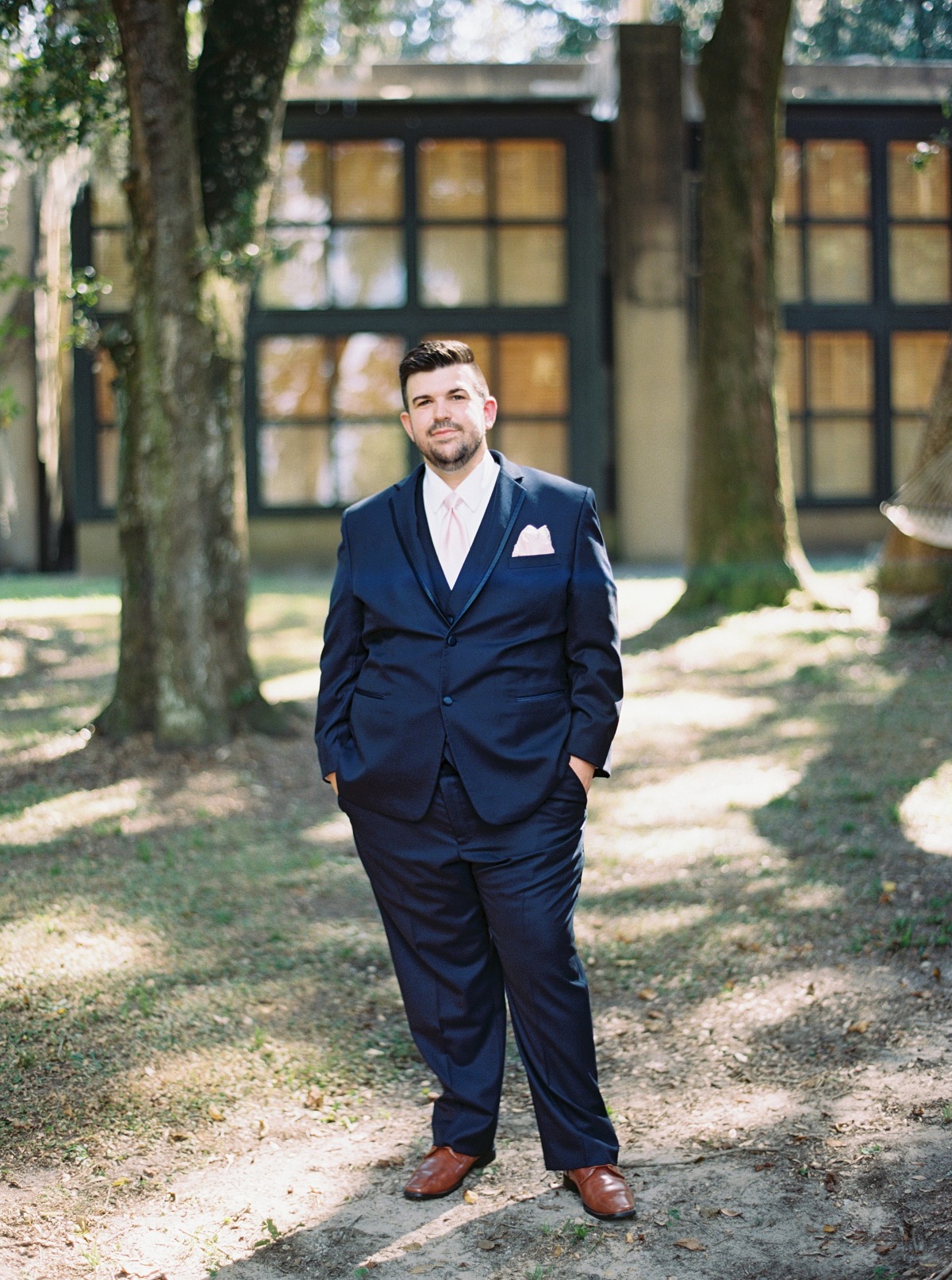 Navy blue suit for the groom