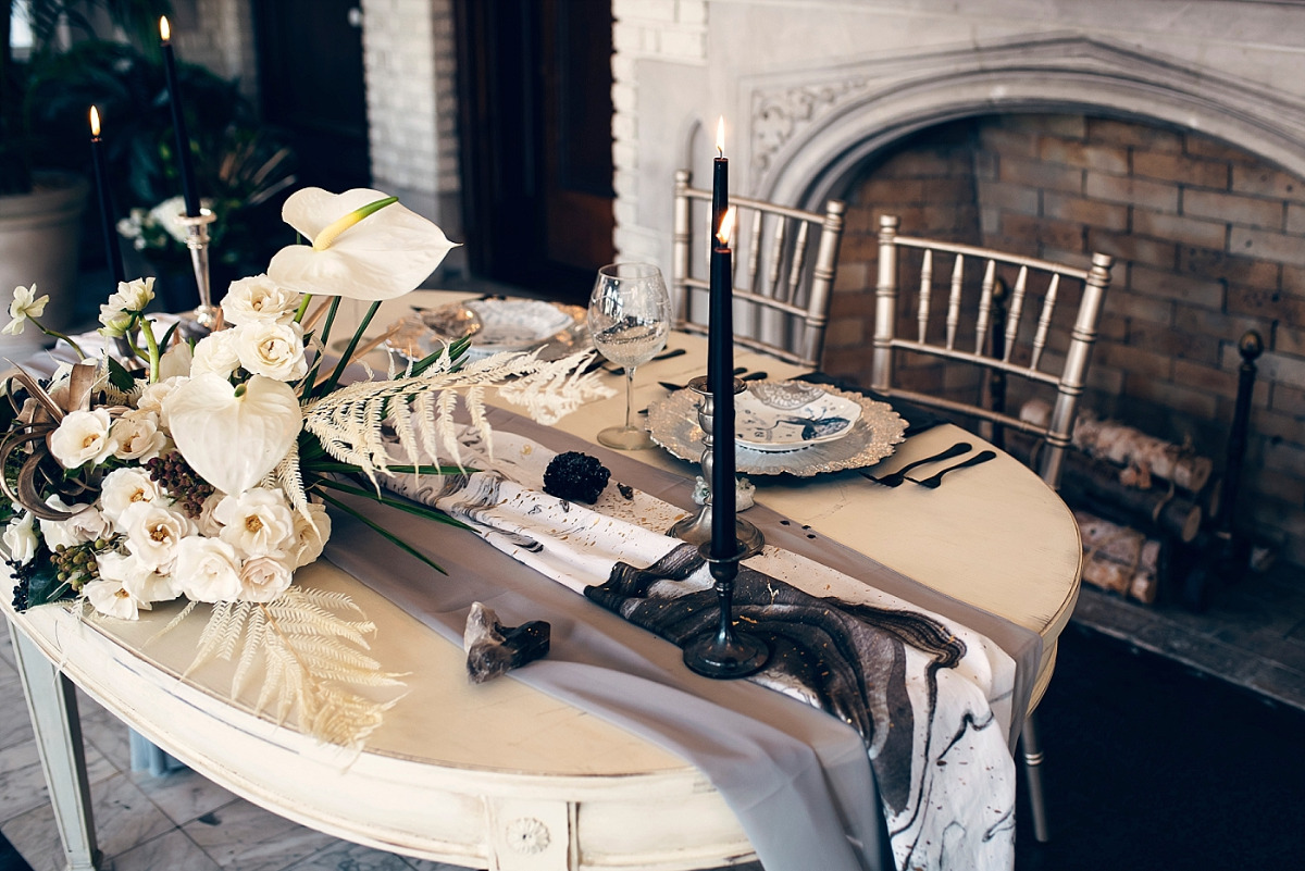 Dramatic chic sweetheart table