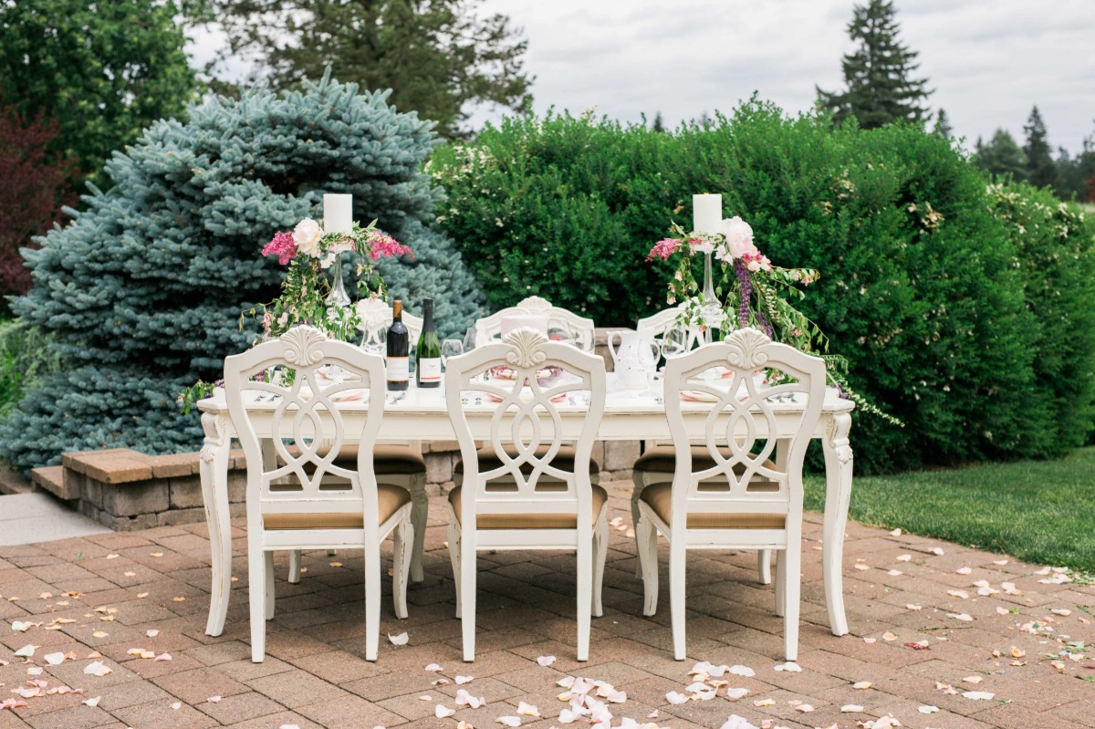 Chic reception table