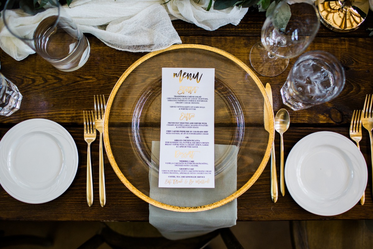 Gold accent place setting