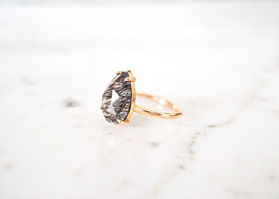 Black tourmalated quartz gold ring