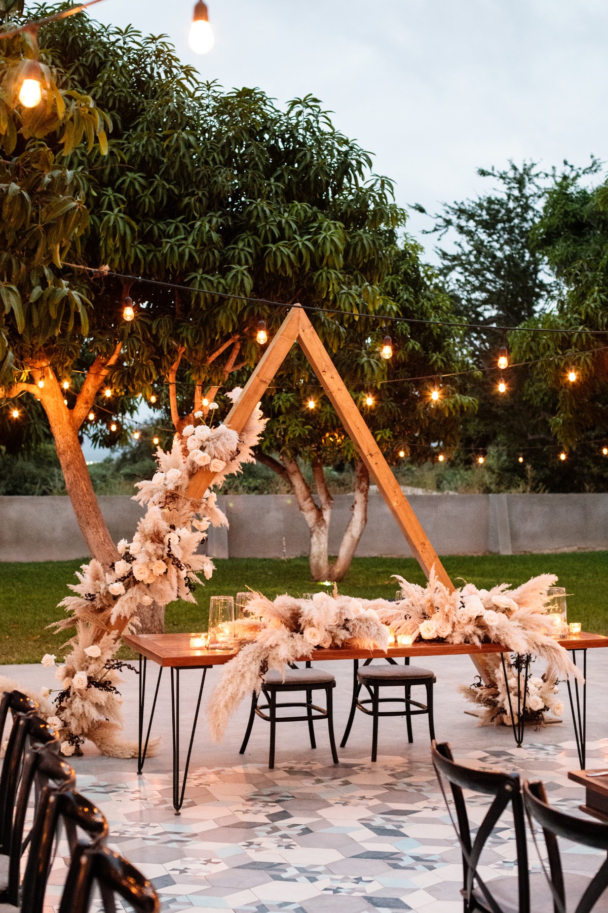 Triangle backdrop for the sweetheart table