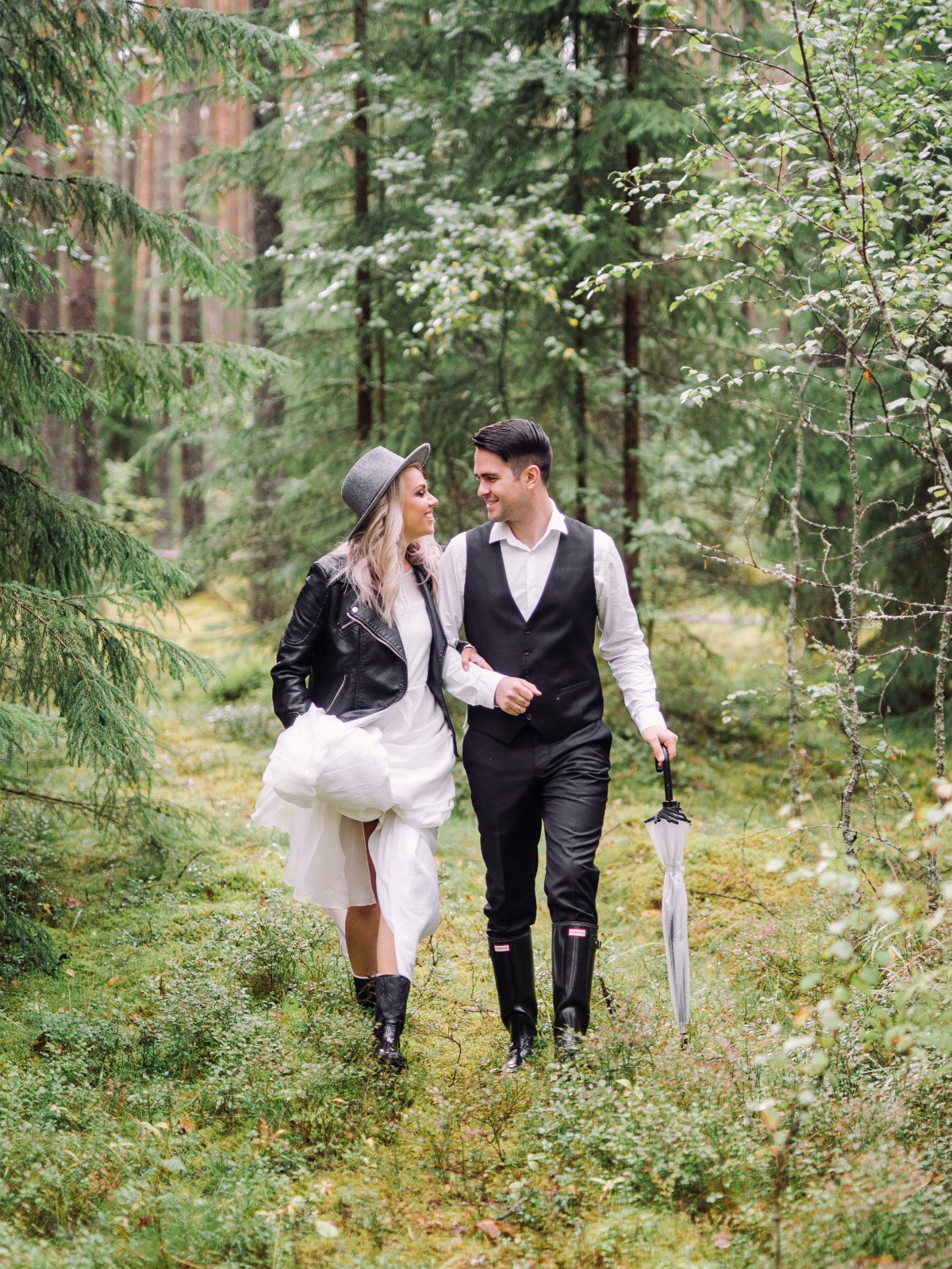 wedding couple in the forest with a new age vibe