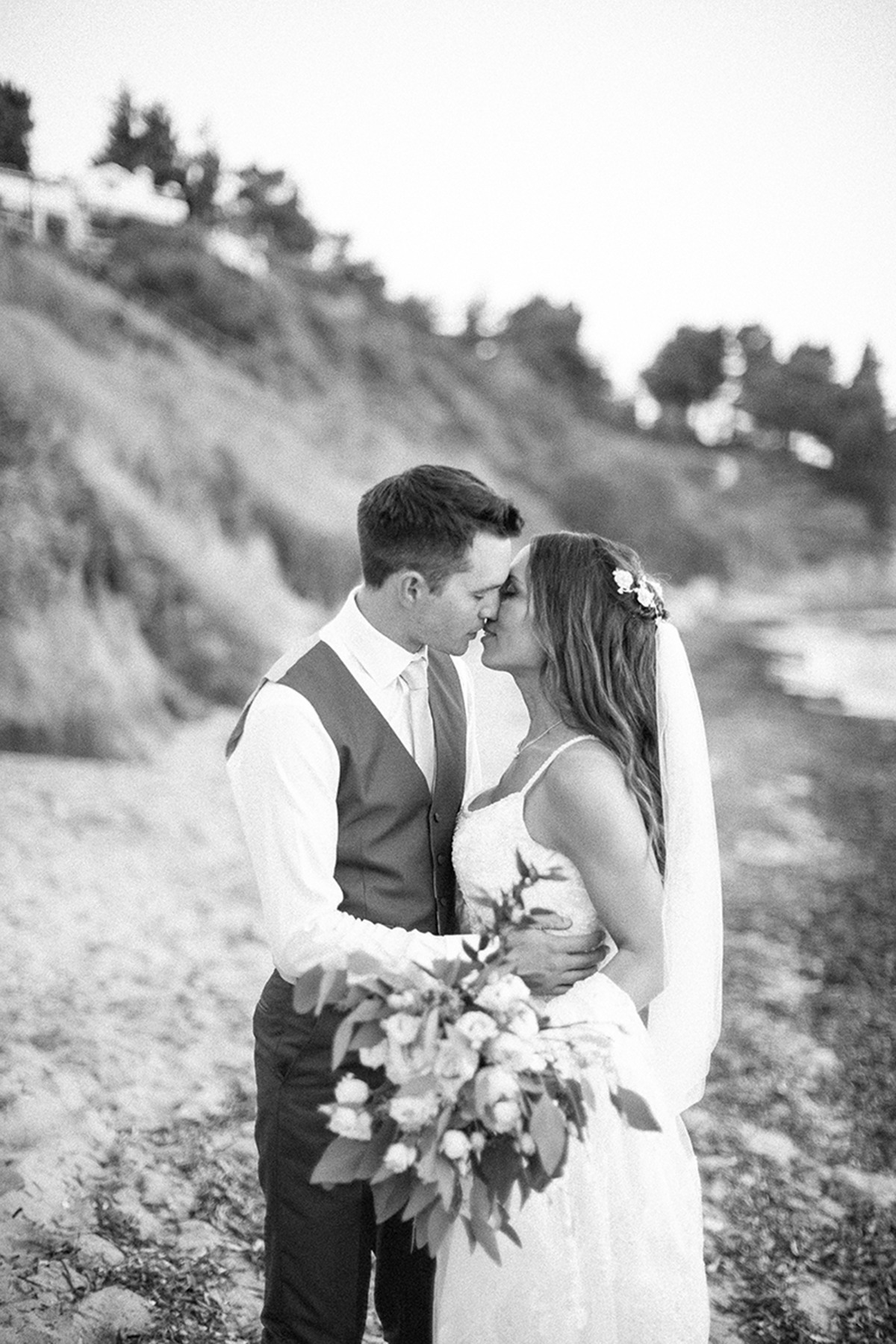 elegant-romantic-sea-wedding-pale-blue-g