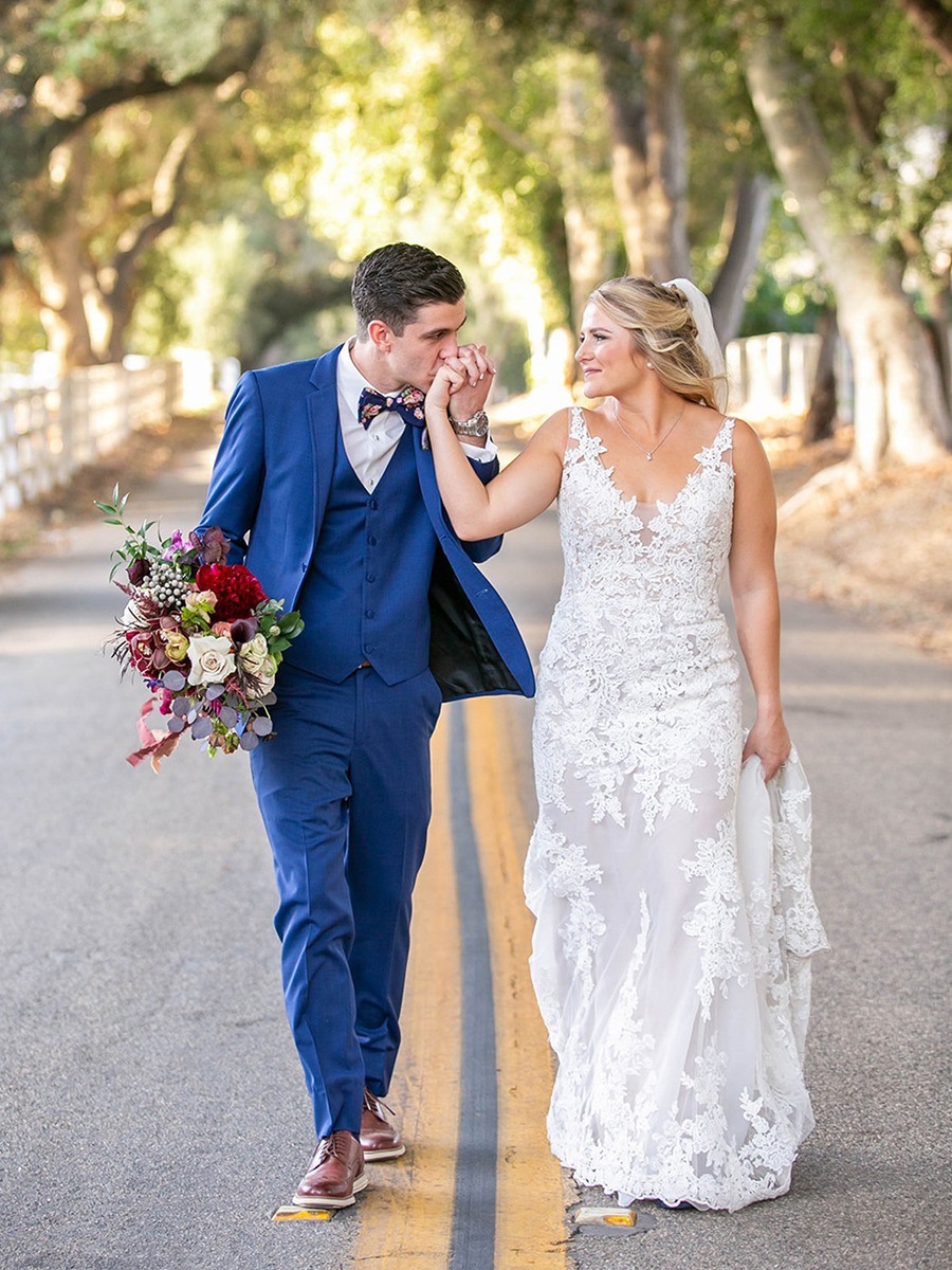 How To Give Your Warm And Sunny California Wedding A Fall Vibe