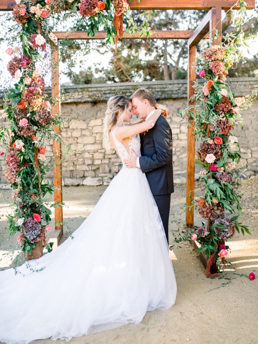 How to Have an Elegant Rustic Barn Wedding