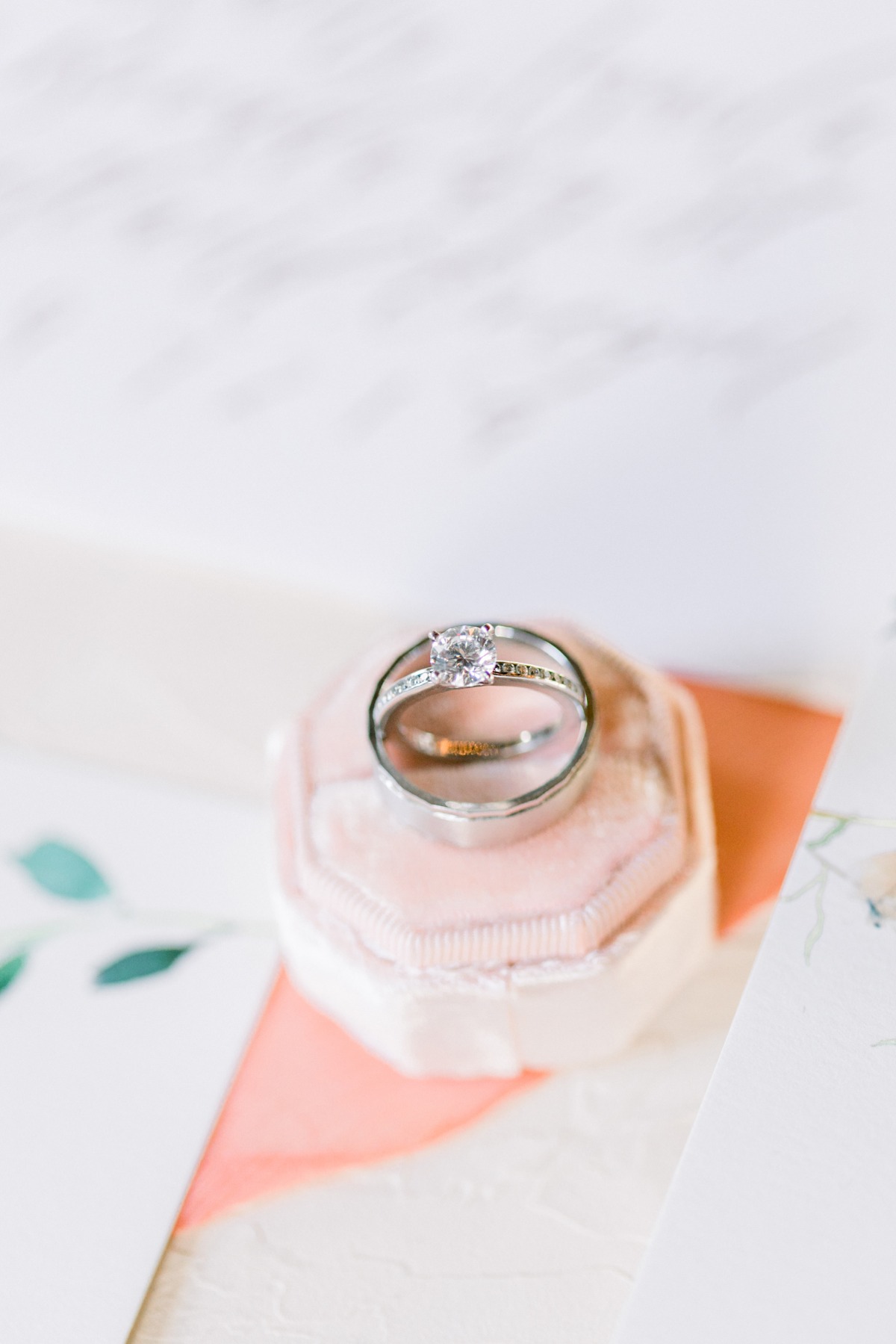 Stunning silver wedding rings diamond pink velvet ring box