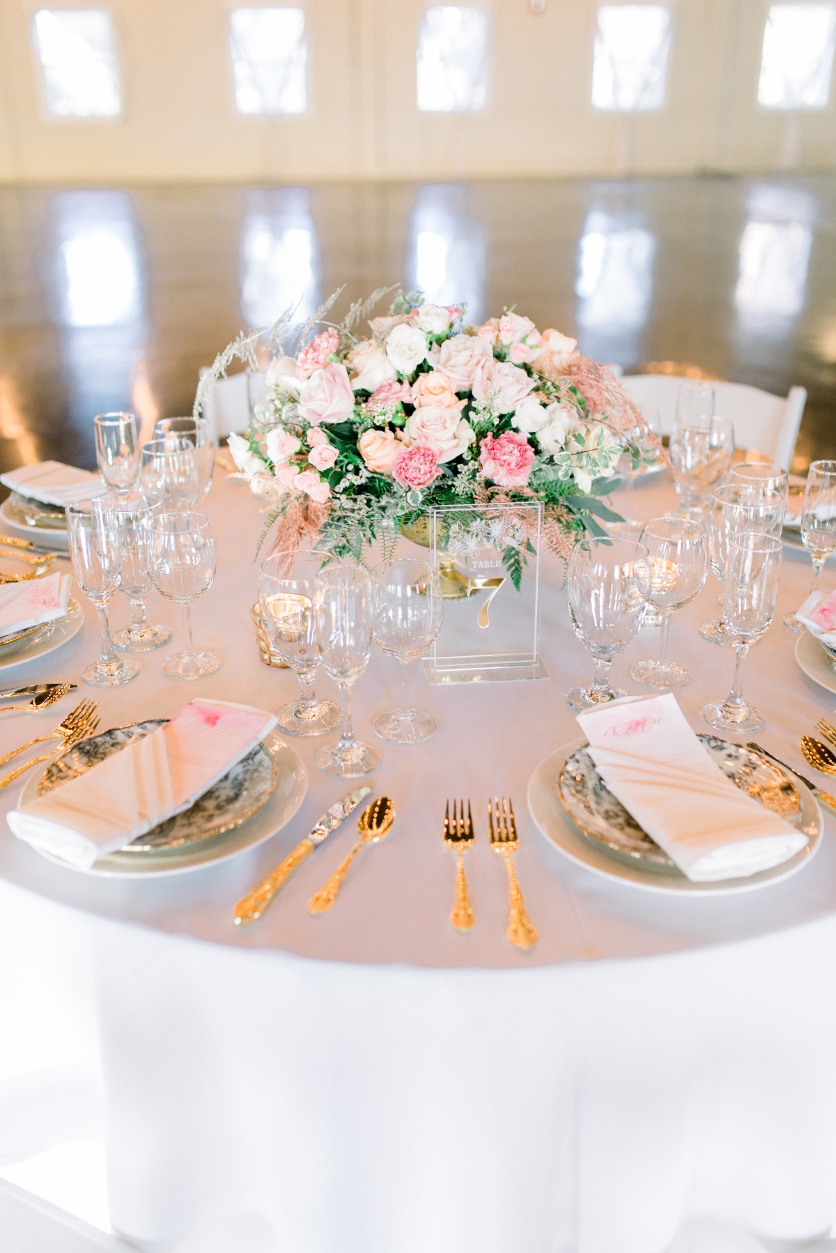 Elegant wedding table with pink floral centerpiece
