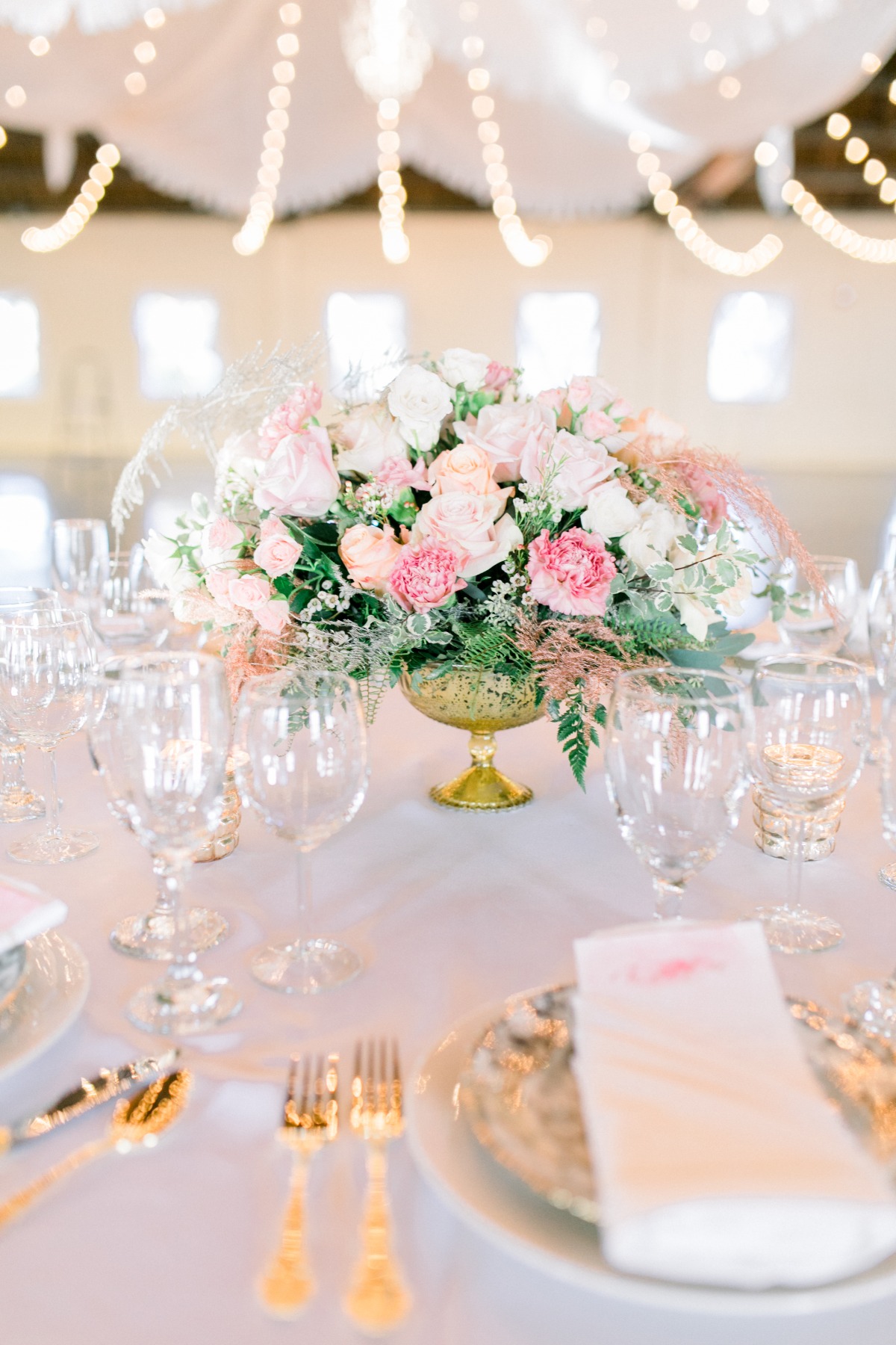 Elegant wedding table setting with pink and white roses