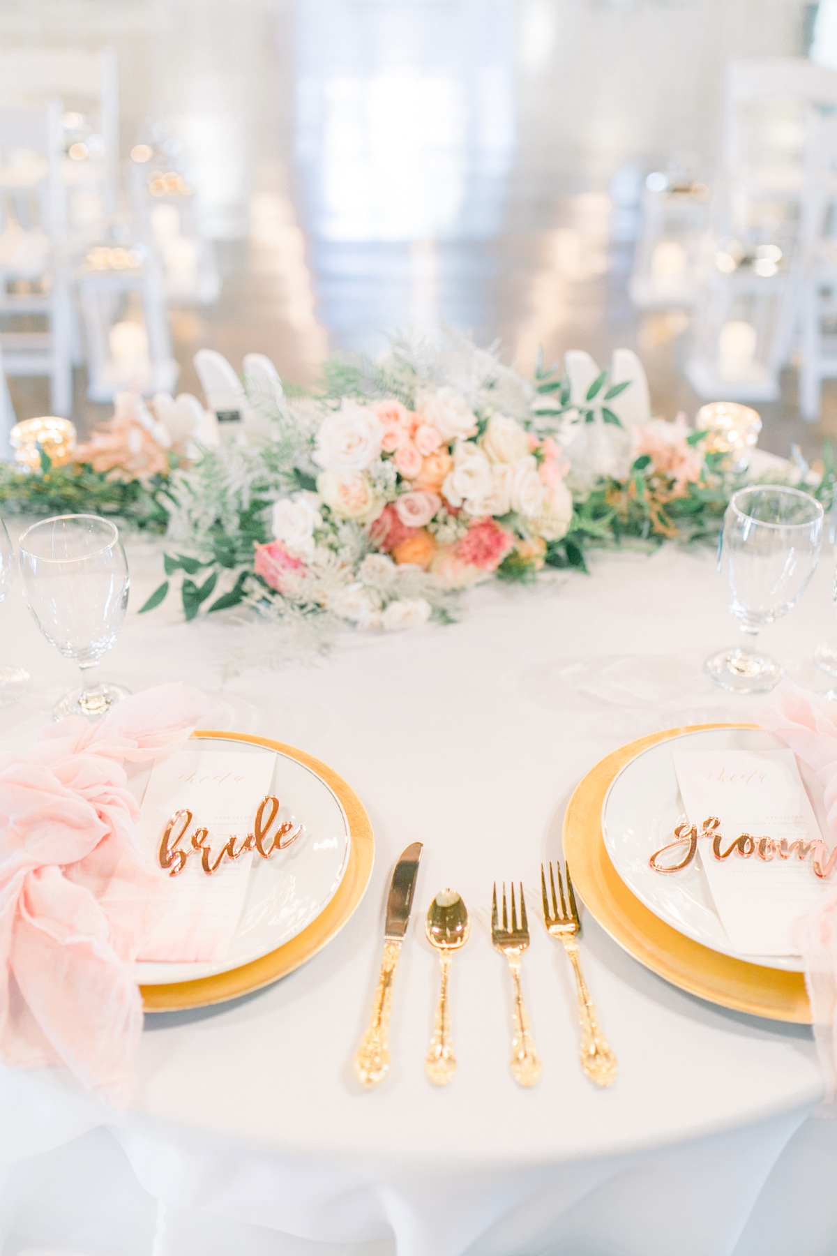 Elegant wedding table decor bride groom pastel flowers